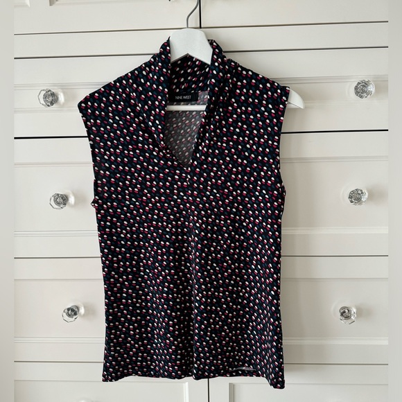 NINE WEST SLEEVELESS TOP IN A VIBRANT FUN PRINT, SIZE MEDIUM - Picture 1 of 7